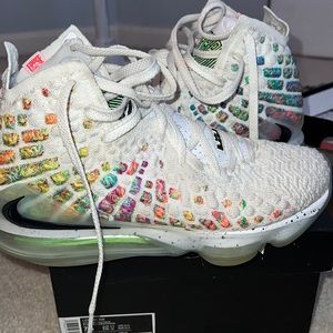 Lebron basketball shoes